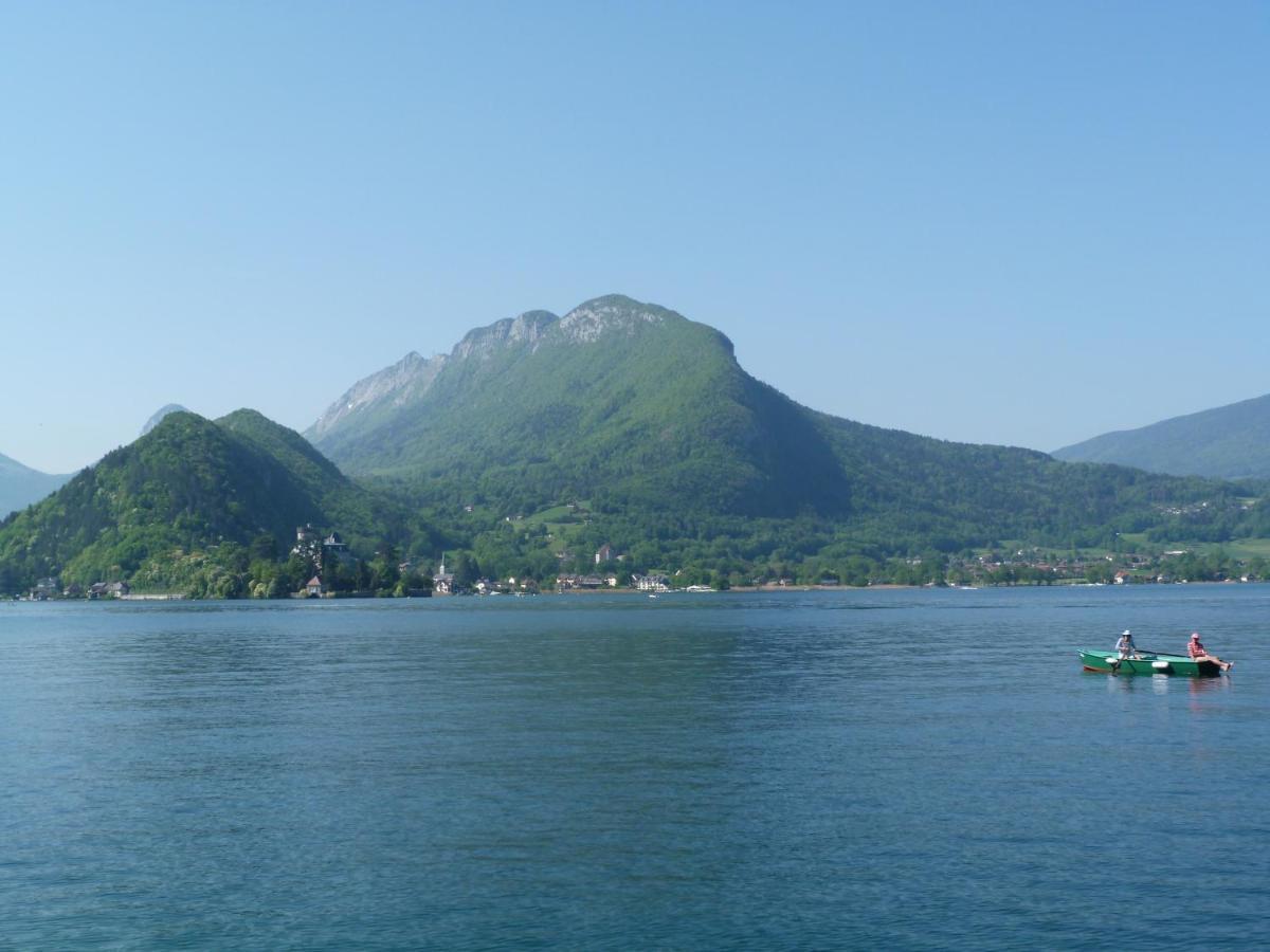 Au Bord Du Lac D'Annecy, Logement Type Loft, Dans Residence Avec Plage Et Ponton Privee دْوا المظهر الخارجي الصورة