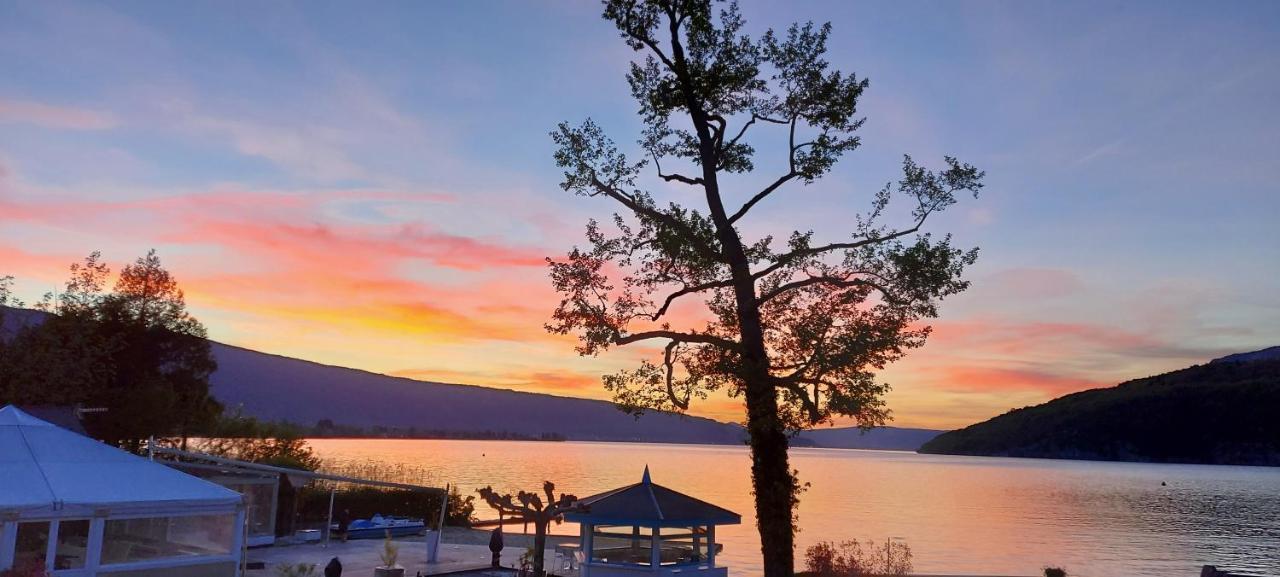 Au Bord Du Lac D'Annecy, Logement Type Loft, Dans Residence Avec Plage Et Ponton Privee دْوا المظهر الخارجي الصورة