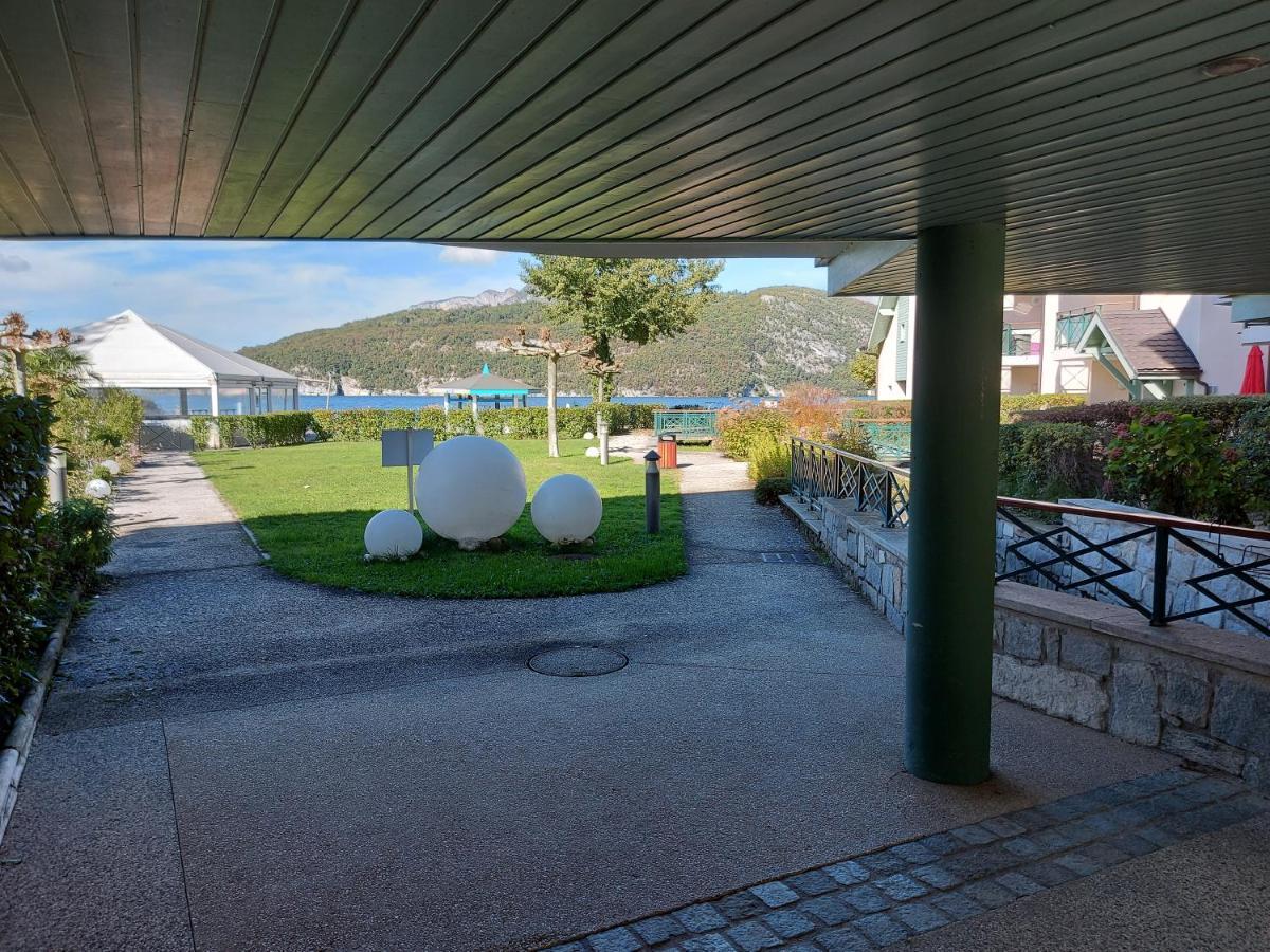Au Bord Du Lac D'Annecy, Logement Type Loft, Dans Residence Avec Plage Et Ponton Privee دْوا المظهر الخارجي الصورة